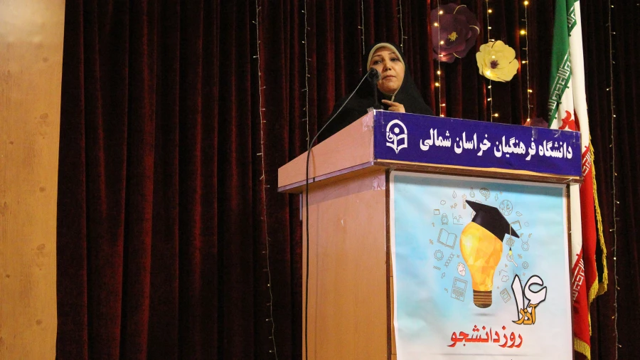 مشاور امور بانوان وزیر آموزش و پرورش:
سرمایه گذاری در حوزه دختران، در حقیقت سرمایه گذاری برای کل جامعه است 
 3