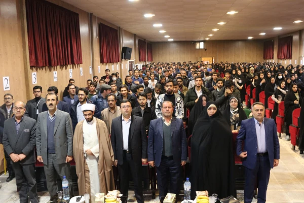 مشاور امور بانوان وزیر آموزش و پرورش:
سرمایه گذاری در حوزه دختران، در حقیقت سرمایه گذاری برای کل جامعه است 
 3