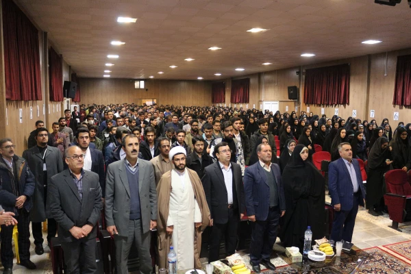 مشاور امور بانوان وزیر آموزش و پرورش:
سرمایه گذاری در حوزه دختران، در حقیقت سرمایه گذاری برای کل جامعه است 
 4