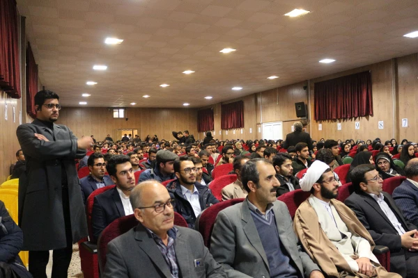 مشاور امور بانوان وزیر آموزش و پرورش:
سرمایه گذاری در حوزه دختران، در حقیقت سرمایه گذاری برای کل جامعه است 
 5