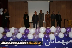 دکتر صفرزاده سرپرست دانشگاه فرهنگیان خراسان شمالی در مراسم 16 آذر در جمع دانشجویان گفت:
انسان ها دانا و خصوصا دانشجویان، دیده بانان فهیم جامعه هستند  6