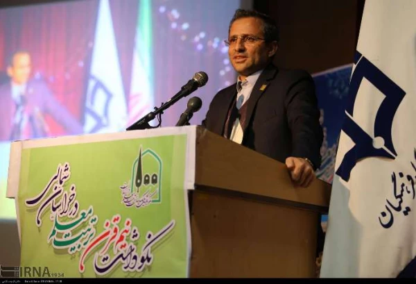 دکتر طاهری نیا معاون پژوهش و فناوری دانشگاه فرهنگیان کشور  در مراسم نکوداشت یکصدمین سال تاسیس تربیت در خراسان شمالی گفت: 
پژوهش کردن برای پژوهش خطا است، پژوهش برای حل مسئله درست است.  2