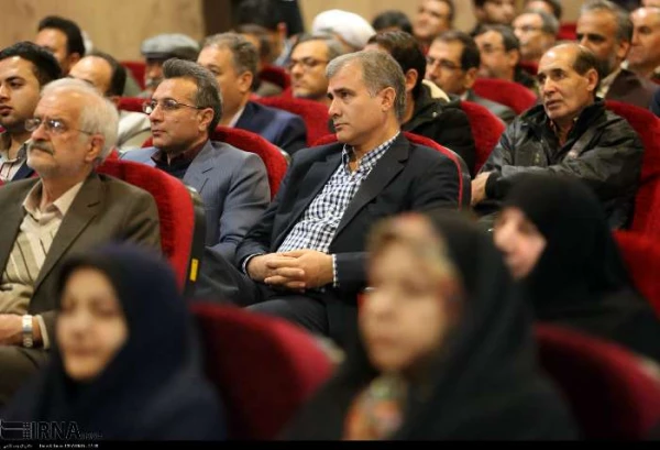 دکتر طاهری نیا معاون پژوهش و فناوری دانشگاه فرهنگیان کشور  در مراسم نکوداشت یکصدمین سال تاسیس تربیت در خراسان شمالی گفت: 
پژوهش کردن برای پژوهش خطا است، پژوهش برای حل مسئله درست است.  2