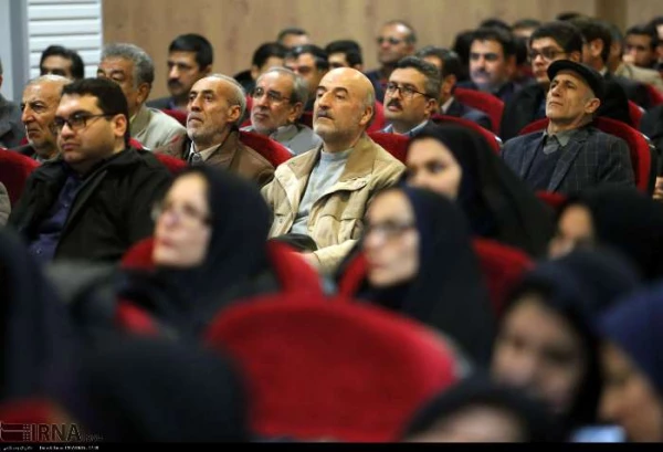 دکتر طاهری نیا معاون پژوهش و فناوری دانشگاه فرهنگیان کشور  در مراسم نکوداشت یکصدمین سال تاسیس تربیت در خراسان شمالی گفت: 
پژوهش کردن برای پژوهش خطا است، پژوهش برای حل مسئله درست است.  2