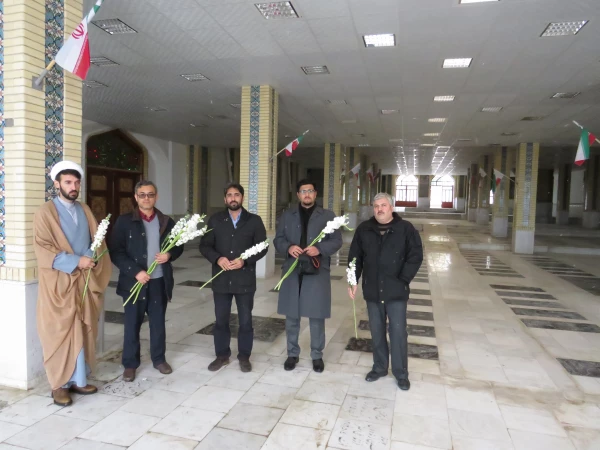 حضور کارکنان پردیس امام محمد باقر(ع) در گلزار شهداء بجنورد به مناسبت چهلمین سالگرد پیروزی انقلاب اسلامی ایران 2