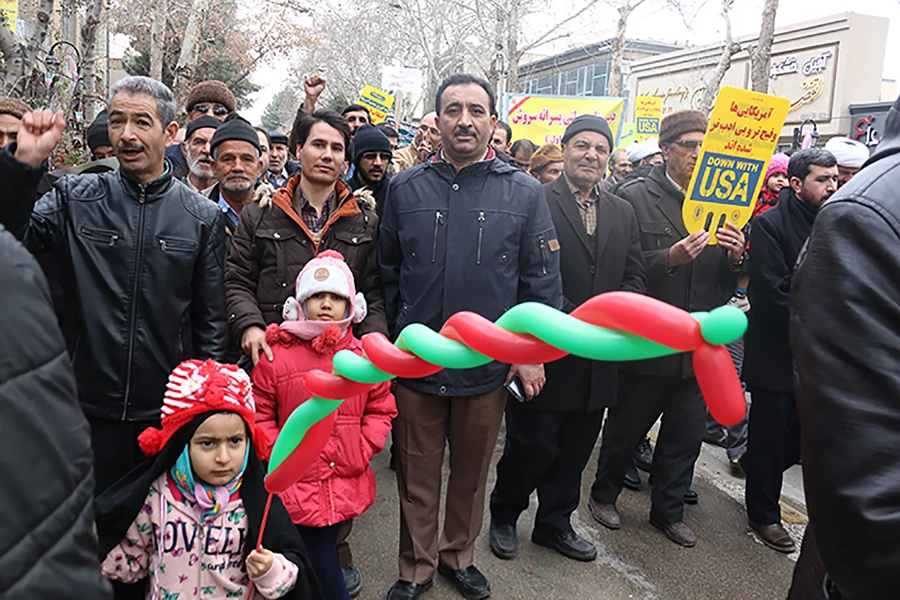 حضور کارکنان، اساتید و دانشجویان دانشگاه فرهنگیان خراسان شمالی در چهلمین سالگرد جشن پیروزی شکوهمند انقلاب اسلامی ایران در کنار مردم شهرستان بجنورد به روایت تصویر 4