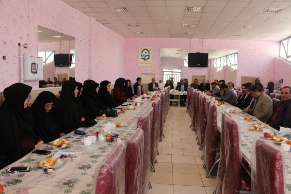 آخرین جلسه شورای اداری سال 1397 پردیس های دانشگاه فرهنگیان خراسان شمالی برگزار شد

 6