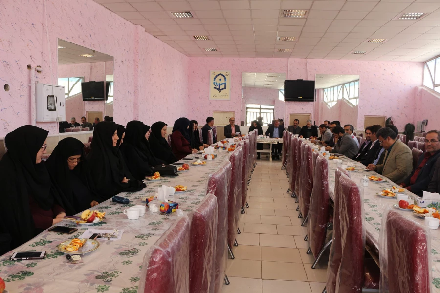 آخرین جلسه شورای اداری سال 1397 پردیس های دانشگاه فرهنگیان خراسان شمالی برگزار شد

 6