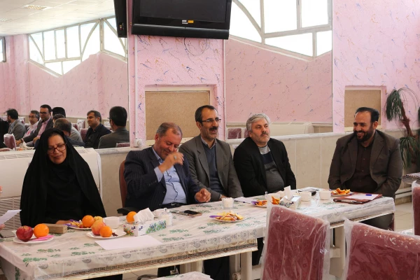 آخرین جلسه شورای اداری سال 1397 پردیس های دانشگاه فرهنگیان خراسان شمالی برگزار شد

 9