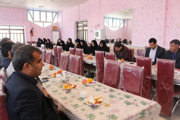 آخرین جلسه شورای اداری سال 1397 پردیس های دانشگاه فرهنگیان خراسان شمالی برگزار شد

 10