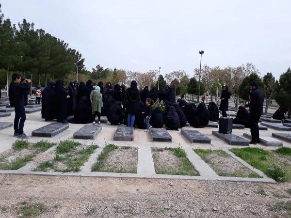 شرکت دانشجو معلمان پردیس امام جعفر صادق(ع) خواهران و جمعی از کارکنان پردیس های خراسان شمالی در مراسم چهلمین روز درگذشت دانشجو معلم عاطفه تقی زاده 3