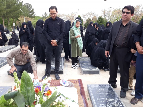 شرکت دانشجو معلمان پردیس امام جعفر صادق(ع) خواهران و جمعی از کارکنان پردیس های خراسان شمالی در مراسم چهلمین روز درگذشت دانشجو معلم عاطفه تقی زاده 5