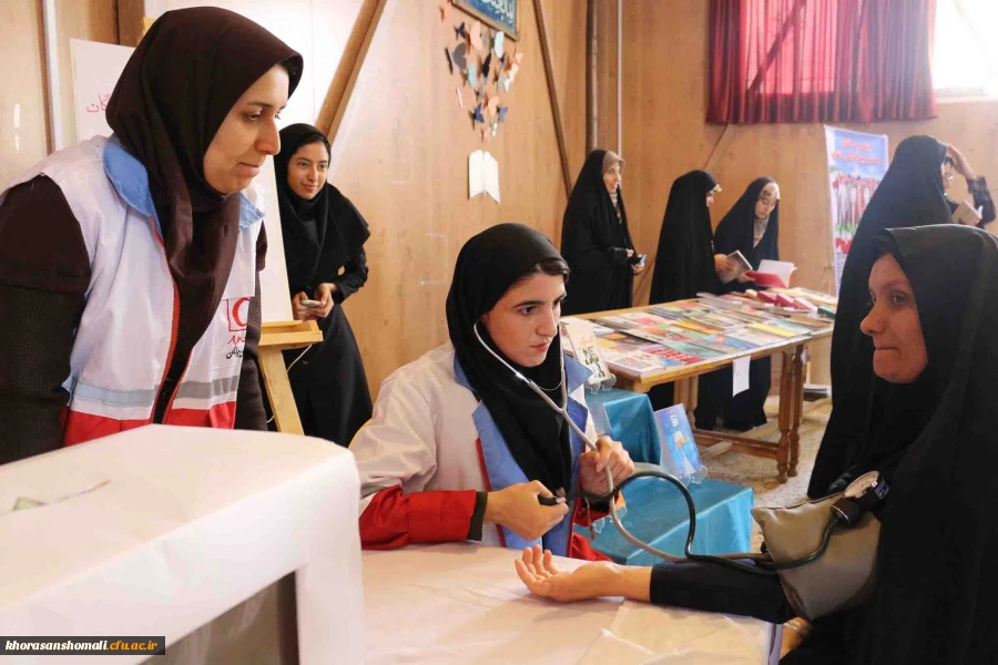 مراسم جشن هفته بزرگداشت مقام معلم و گرامیداشت استاد شهید مرتضی مطهری دانشگاه فرهنگیان خراسان شمالی با هدف کمک مالی به سیل زدگان استان های گلستان، فارس، لرستان، خوزستان و ... برگزار شد. 2