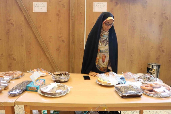 مراسم جشن هفته بزرگداشت مقام معلم و گرامیداشت استاد شهید مرتضی مطهری دانشگاه فرهنگیان خراسان شمالی با هدف کمک مالی به سیل زدگان استان های گلستان، فارس، لرستان، خوزستان و ... برگزار شد. 11