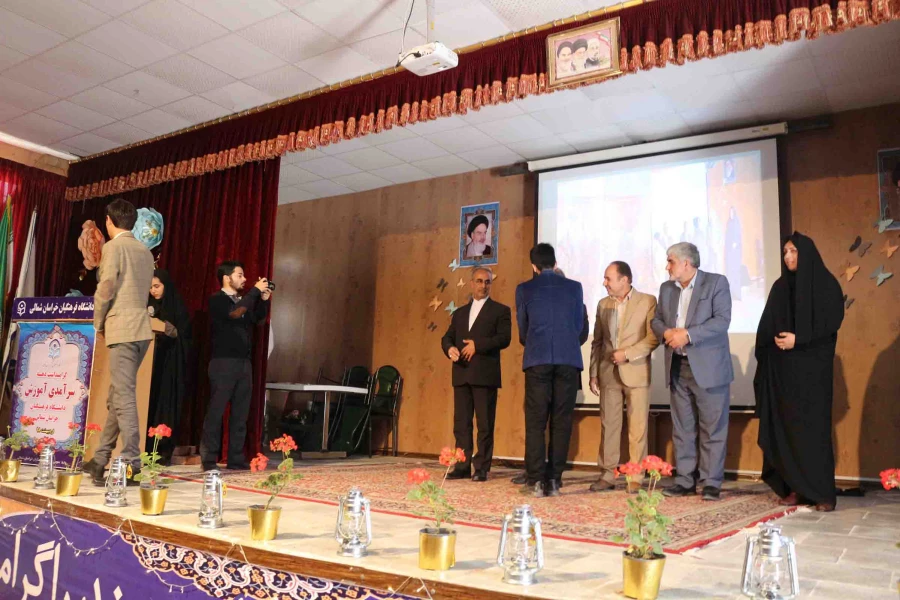 دکتر ثمینی فرماندار شهرستان بحنورد در مراسم جشن دهه سرآمدی آموزش در دانشگاه فرهنگیان خراسان شمالی گفت: علم کامل، علم الهی است که خداوند رحمان در زمان بعث حضرت رسول(ص) به عالمیان نشان دادند. 6