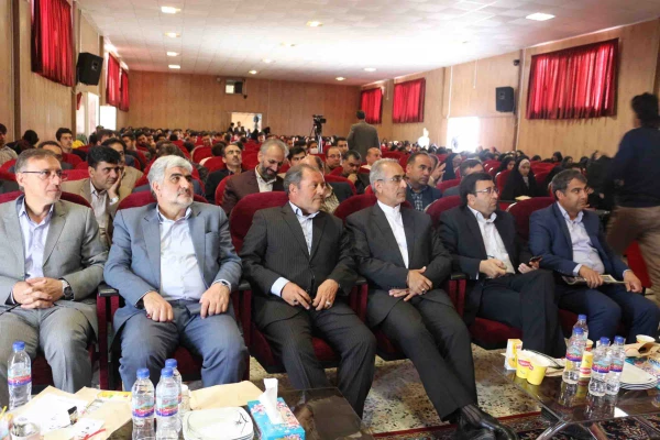 دکتر ثمینی فرماندار شهرستان بحنورد در مراسم جشن دهه سرآمدی آموزش در دانشگاه فرهنگیان خراسان شمالی گفت: علم کامل، علم الهی است که خداوند رحمان در زمان بعث حضرت رسول(ص) به عالمیان نشان دادند. 9