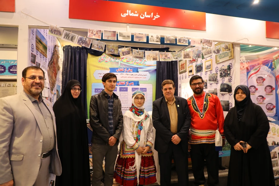 بازدید دکتر خنیفر ریاست دانشگاه فرهنگیان کشور از غرفه پردیس های دانشگاه فرهنگیان خراسان شمالی در نمایشگاه یکصدمین سال تاسیس تربیت معلم کشور 3