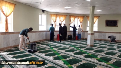 تصاویری از غبارروبی نمارخانه های پردیس امام محمد باقر(ع) در آستانه ماه مبارک رمضان