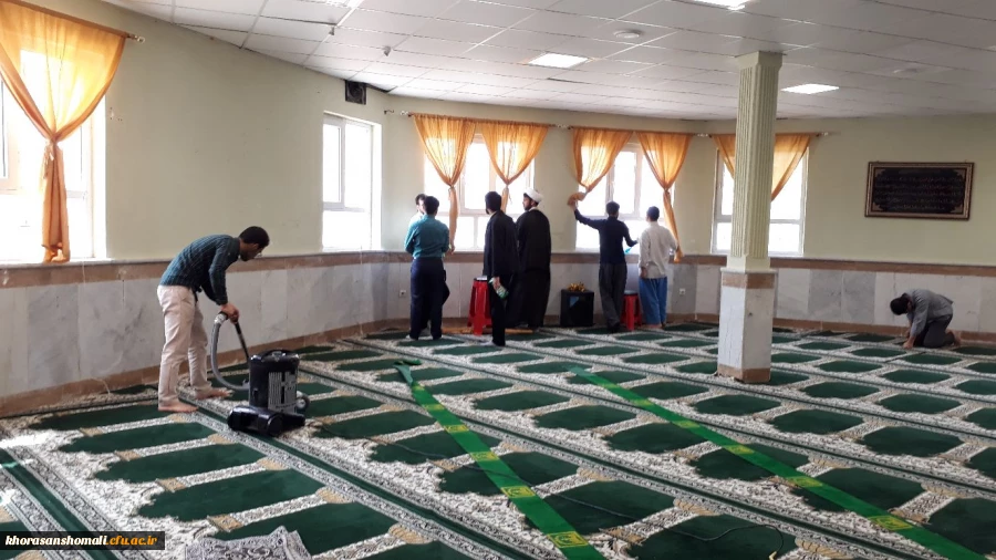 تصاویری از غبارروبی نمارخانه های پردیس امام محمد باقر(ع) در آستانه ماه مبارک رمضان 2