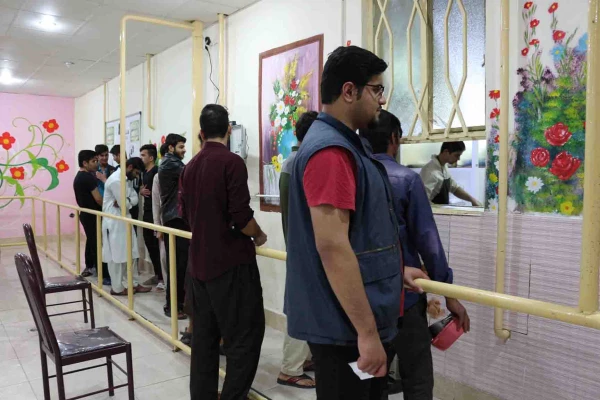 حضور دکتر صفرزاده سرپرست دانشگاه فرهنگیان استان و سرپرست های پردیس ها و جمعی از کارکنان در افطاری با دانشجویان 3