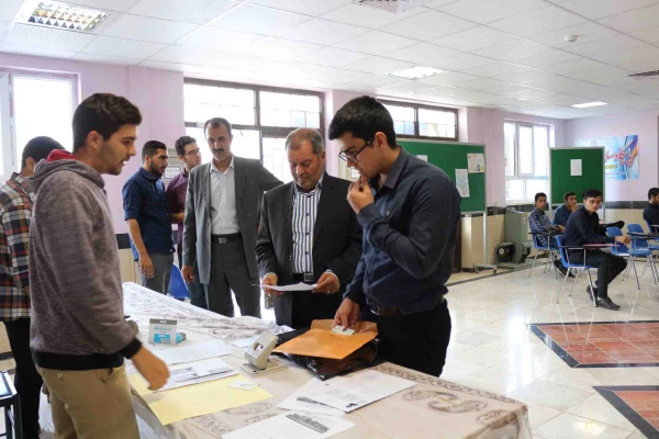 بازدید دکتر صفرزاده از روند ستاد ثبت نام دانشجویان جدید الورد پردیس های خراسان شمالی 3