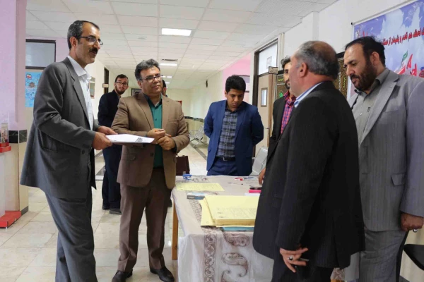 بازدید دکتر صفرزاده از روند ستاد ثبت نام دانشجویان جدید الورد پردیس های خراسان شمالی 5