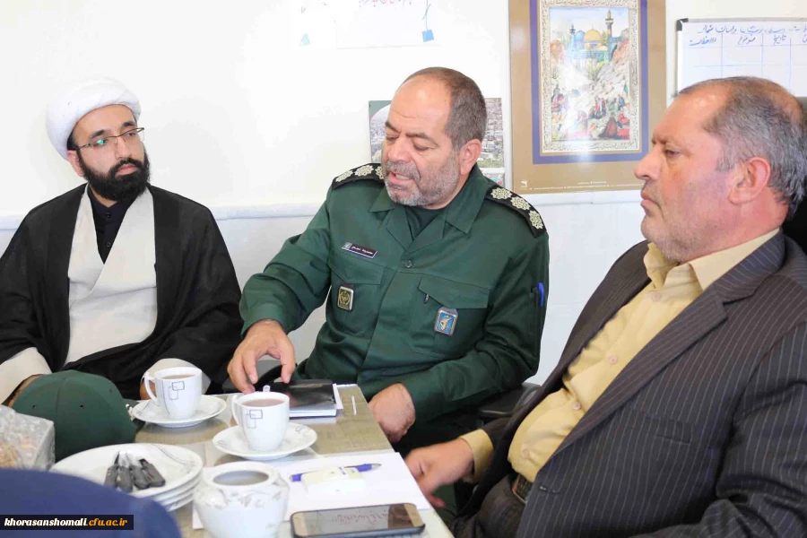 نشست صمیمانه سرهنگ شجاع معاونت تعلیم و تربیت قرار گاه پیشرفت و آبادانی سپاه با دکتر صفرزاده سرپرست دانشگاه فرهنگیان خراسان شمالی در هفته دفاع مقدس 2