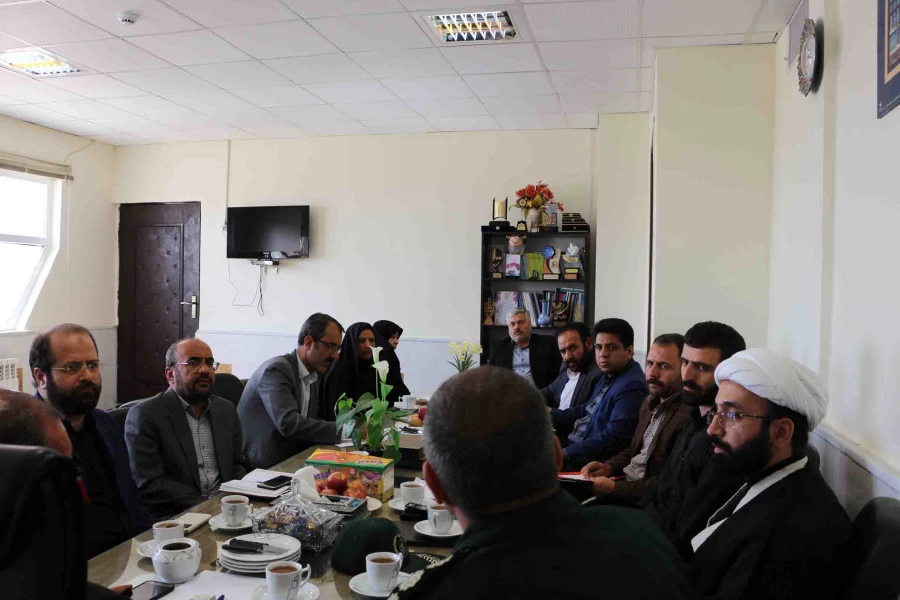 نشست صمیمانه سرهنگ شجاع معاونت تعلیم و تربیت قرار گاه پیشرفت و آبادانی سپاه با دکتر صفرزاده سرپرست دانشگاه فرهنگیان خراسان شمالی در هفته دفاع مقدس 4