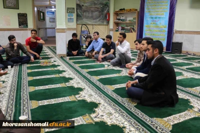 شب شعر دانشجویی در هفته دفاع مقدس با مشارکت دانشجویان پردیس امام محمد باقر (ع) برگزار شد.