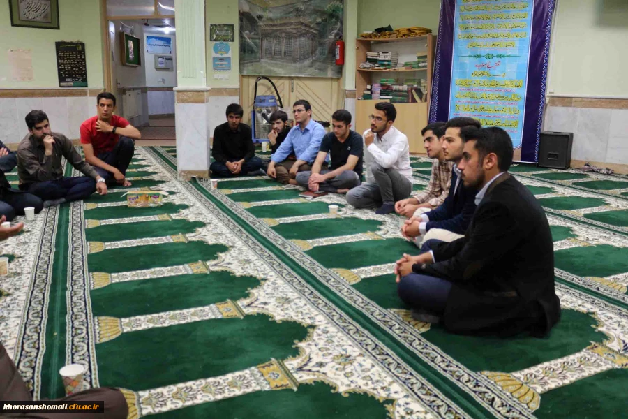 برگزاری نشست شب شعر دانشجویی به مناسبت هفته دفاع مقدس 2