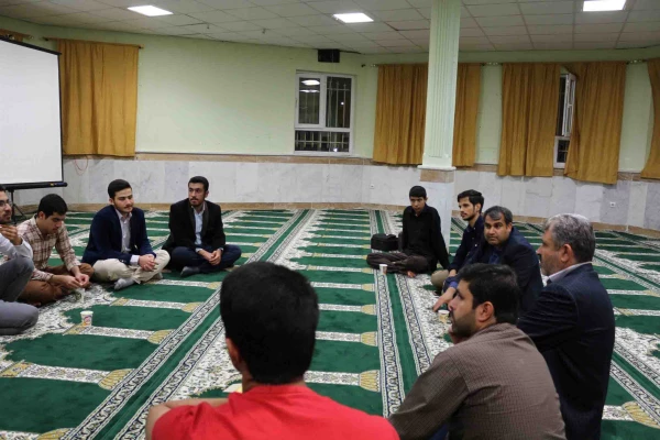 برگزاری نشست شب شعر دانشجویی به مناسبت هفته دفاع مقدس 3