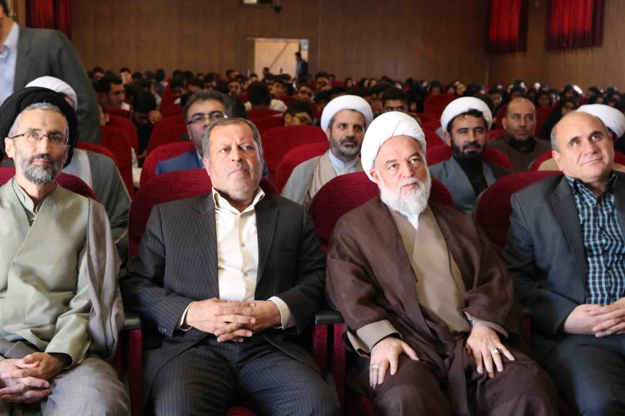 آئین استقبال از دانشجویان جدیدالورود  پردیس های دانشگاه فرهنگیان خراسان شمالی با حضور نماینده ولی فقیه و امام جمعه شهرستان بجنورد برگزار شد.

دکتر صفرزاده: امروز عصر دانایی است
 11