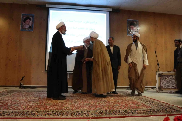 آئین استقبال از دانشجویان جدیدالورود  پردیس های دانشگاه فرهنگیان خراسان شمالی با حضور نماینده ولی فقیه و امام جمعه شهرستان بجنورد برگزار شد.

دکتر صفرزاده: امروز عصر دانایی است
 12