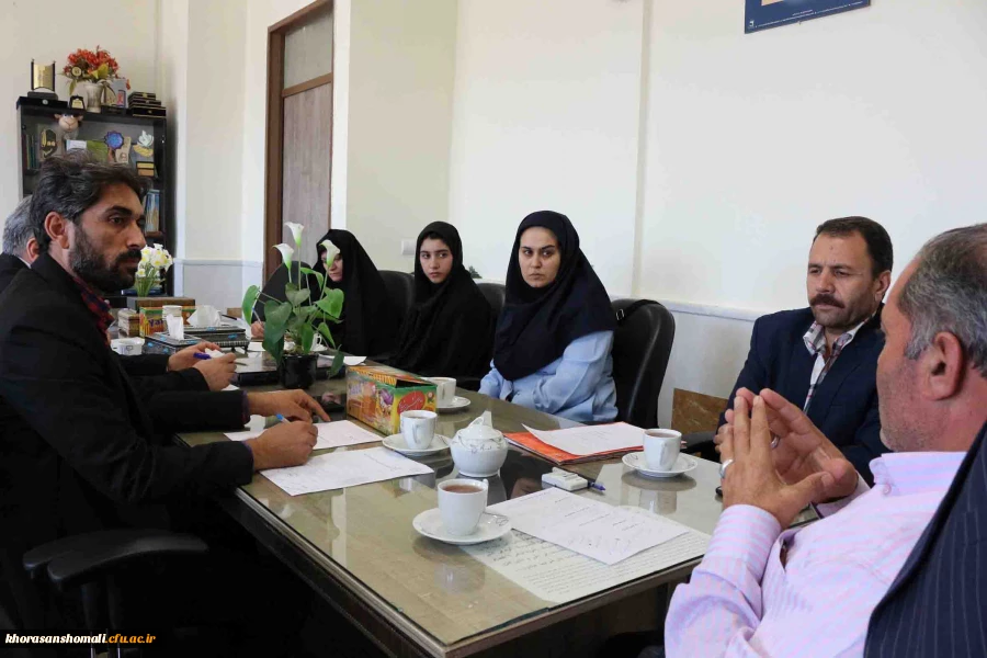 دکتر صفرزاده در شورای اداری پردیس های خراسان شمالی خطاب به کارکنان گفت:

معلم گرانترین گوهر هستی را در دست دارد و معلم نجات غریق است. 2