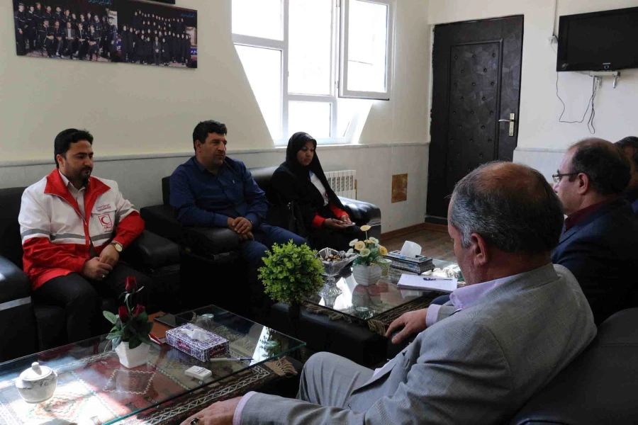 نشست هم اندیشی رئیس جمعیت هلال احمر خراسان شمالی با سرپرست دانشگاه فرهنگیان خراسان شمالی

این نشست در غالب  انعقاد تفاهم مشترک بین دانشگاه و هلال احمر برگزار شد. 2