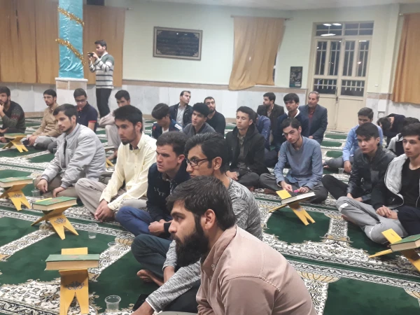  در هفته وحدت انجام شد.

محفل انس با قرآن کریم با حضور قاریان برجسته در پردیس امام محمد باقر(ع) برگزار شد. 2