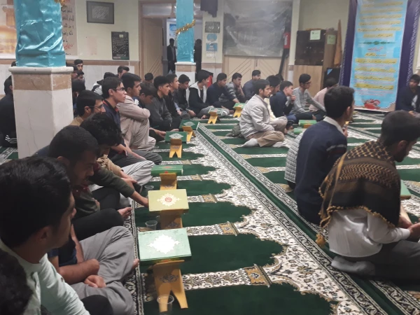  در هفته وحدت انجام شد.

محفل انس با قرآن کریم با حضور قاریان برجسته در پردیس امام محمد باقر(ع) برگزار شد. 2