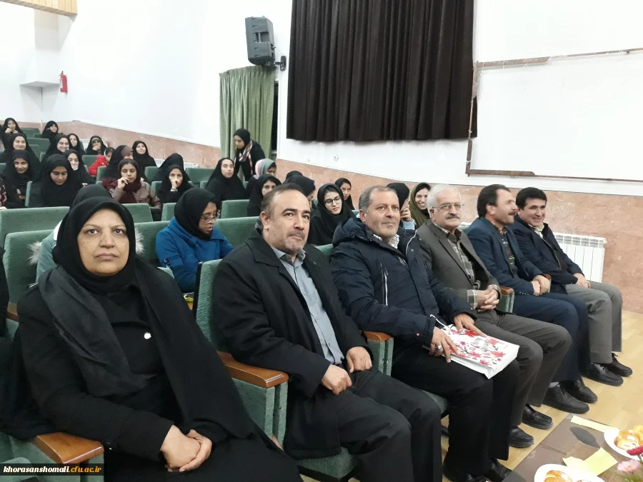 به مناسب هفته کتاب در پردیس امام جعفر صادق( ع) برگزار شد.

رونمایی از مجله بانک قلم و کتاب برترین امثال گفته شده انجام شد. 2