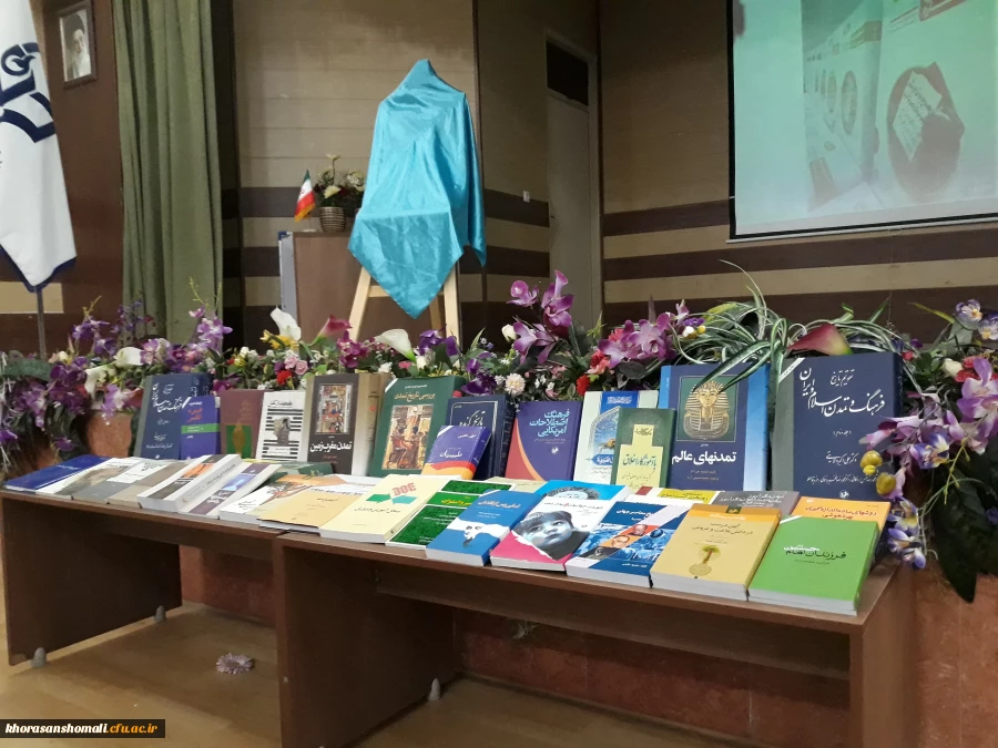 به مناسب هفته کتاب در پردیس امام جعفر صادق( ع) برگزار شد.

رونمایی از مجله بانک قلم و کتاب برترین امثال گفته شده انجام شد. 2