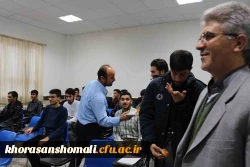 به مناسبت 16 آذر روز دانشجو انجام شد.

حضور دکتر صفرزاده در سر کلاس های درس و اهداء گل 6