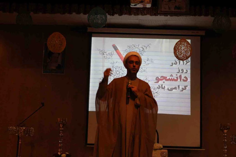 جشن 16 آذر پردیس های دانشگاه فرهنگیان خراسان شمالی برگزار شد.

خطبه عقد دو دانشجو معلم از پردیس امام محمد باقر(ع) و امام جعفرصادق(ع) در این مراسم جاری شد. 2