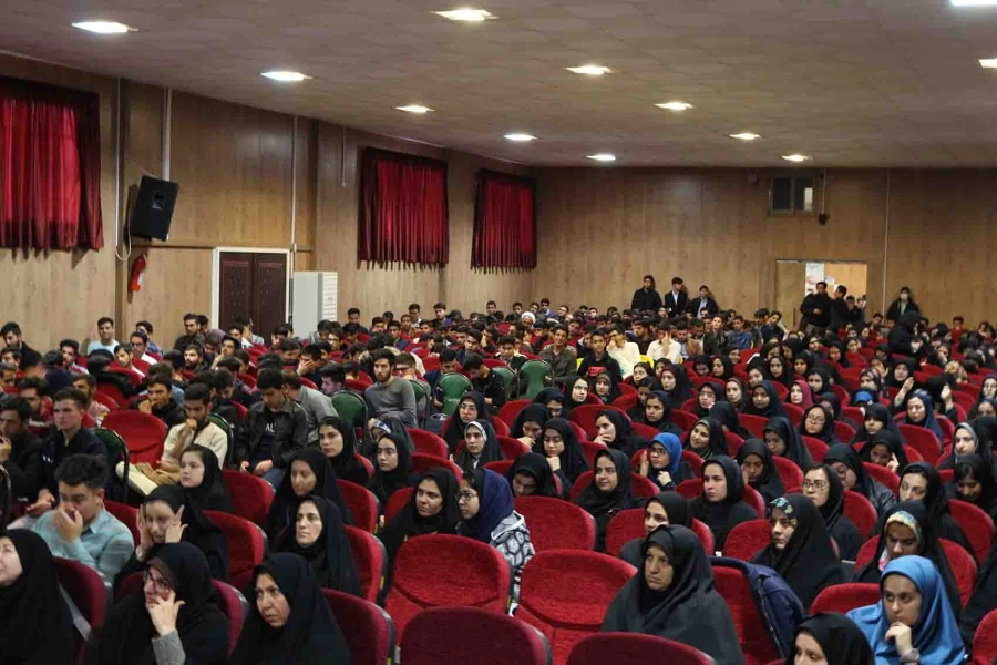 جشن 16 آذر پردیس های دانشگاه فرهنگیان خراسان شمالی برگزار شد.

خطبه عقد دو دانشجو معلم از پردیس امام محمد باقر(ع) و امام جعفرصادق(ع) در این مراسم جاری شد. 2