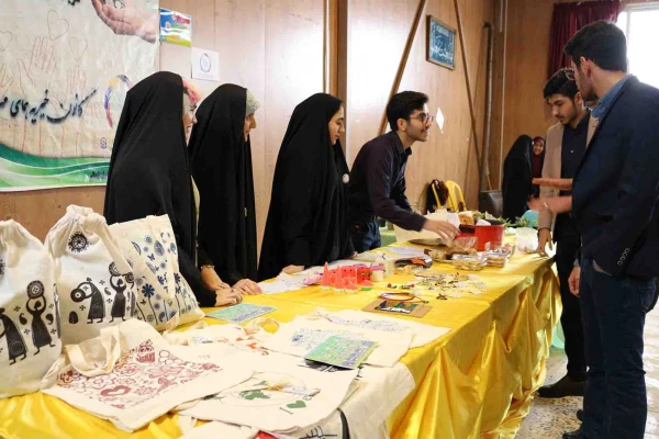 جشن 16 آذر پردیس های دانشگاه فرهنگیان خراسان شمالی برگزار شد.

خطبه عقد دو دانشجو معلم از پردیس امام محمد باقر(ع) و امام جعفرصادق(ع) در این مراسم جاری شد. 5