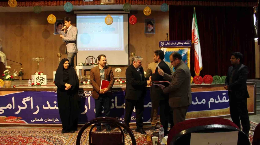 جشن 16 آذر پردیس های دانشگاه فرهنگیان خراسان شمالی برگزار شد.

خطبه عقد دو دانشجو معلم از پردیس امام محمد باقر(ع) و امام جعفرصادق(ع) در این مراسم جاری شد. 12