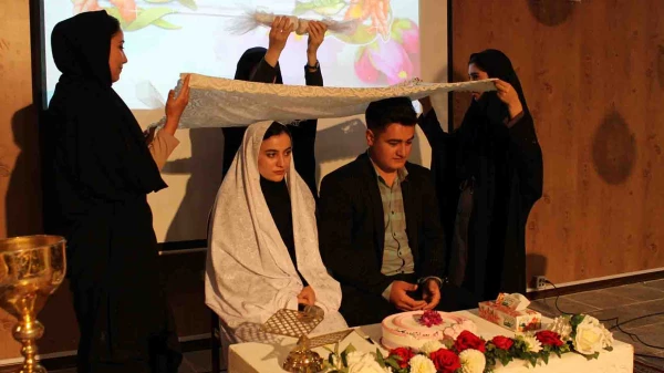 جشن 16 آذر پردیس های دانشگاه فرهنگیان خراسان شمالی برگزار شد.

خطبه عقد دو دانشجو معلم از پردیس امام محمد باقر(ع) و امام جعفرصادق(ع) در این مراسم جاری شد. 13