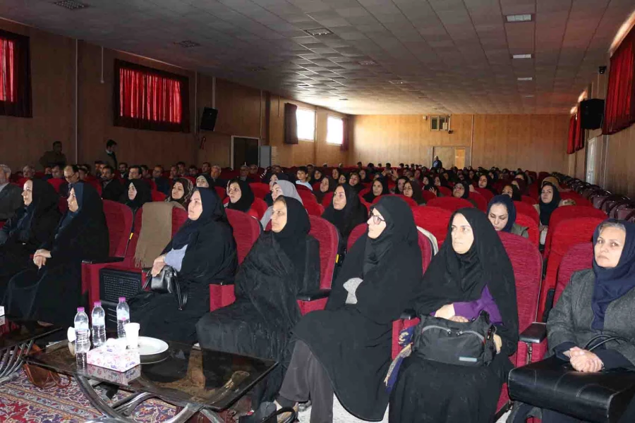 دکتر صفرزاده در گردهمایی مجریان کارورزی دانشگاه فرهنگیان خراسان شمالی در باب رسالت شغل معلمی بیان کردند:

گاهی نگاه اثر گذار معلم و گاهی اثرگذاری یک معلم می تواند مسیر تاریخ و مسیر یک ملت را عوض نماید. 6