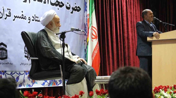 رییس ستاد اقامه نماز در دیدار با دانشجویان دانشگاه فرهنگیان خراسان شمالی گفت:

 معلمان باید هنر خنداندن داشته باشند.
 2