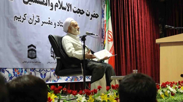 رییس ستاد اقامه نماز در دیدار با دانشجویان دانشگاه فرهنگیان خراسان شمالی گفت:

 معلمان باید هنر خنداندن داشته باشند.
 2