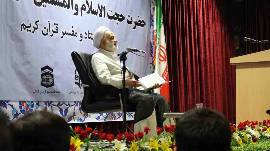 رییس ستاد اقامه نماز در دیدار با دانشجویان دانشگاه فرهنگیان خراسان شمالی گفت:

 معلمان باید هنر خنداندن داشته باشند.
 2