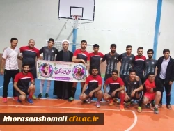 به مناسبت هفته وحدت بین دانشگاه و حوزه انجام شد.
مسابقه فوتسال بین تیم دانشگاه فرهنگیان و حوزه علمیه امام خمینی بجنورد برگزار شد 2